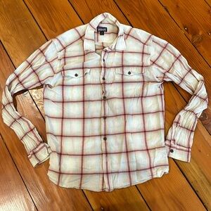 Patagonia men’s button down. Organic cotton